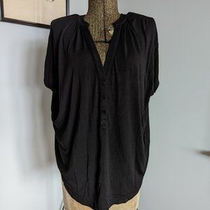 Amour Vert Black Eden Short Sleeve Henley